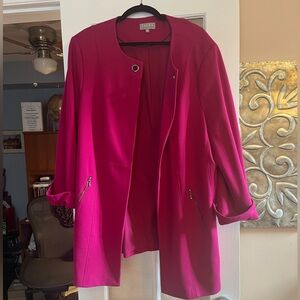 🌸Laura Beautiful pink blazer - flattering  open style and adjustable sleeves.